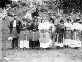 Group of poi dancers, Parihaka, 1890s.  Reference number: 1/1-012050-G.  Used with kind permission of the Alexander Turnbull Library.